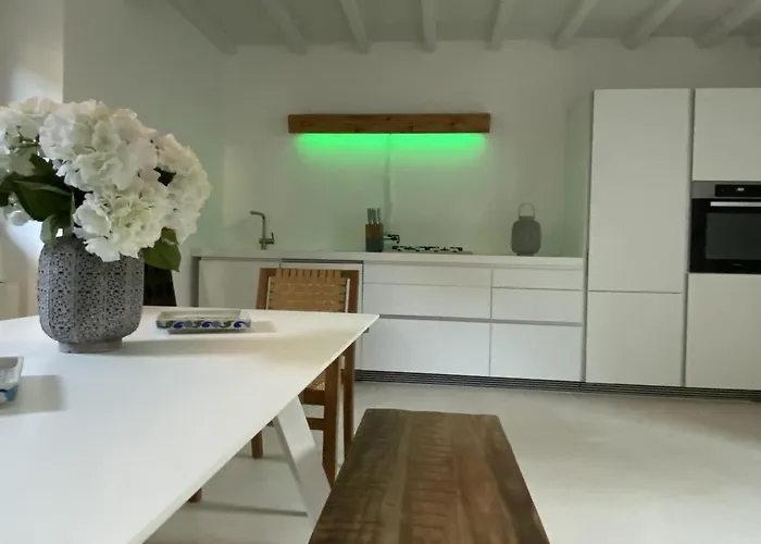 Lounge & Pool * Stresa