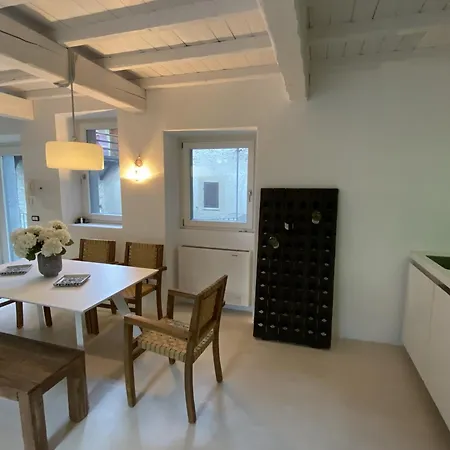 Lounge & Pool Apartment *