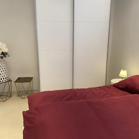 Lounge & Pool Apartment *
